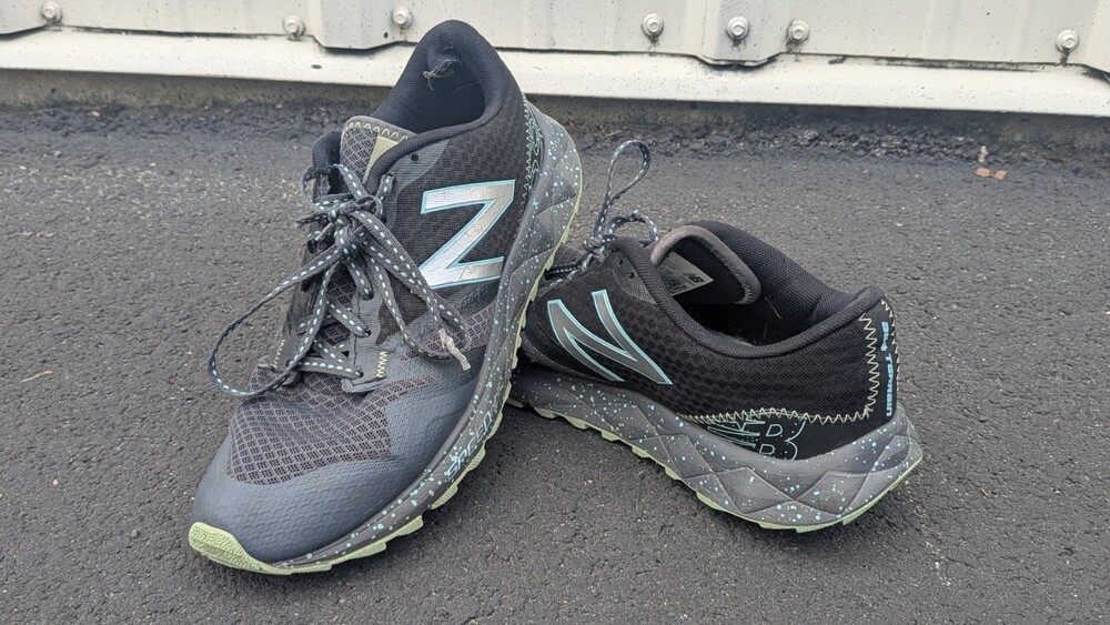 New Balance Women 690 AT WT690LA1  Black SeaFoam Green Running Sneakers Size 8.5